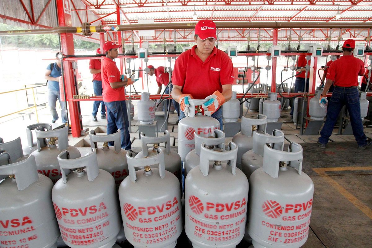 #Economía | #GrandesCuentas El Estado venezolano pierde entre 5 a 15 dólares en cada bombona de gas que subsidia, según una investigación del IESA y la Embajada Británica. | Vía