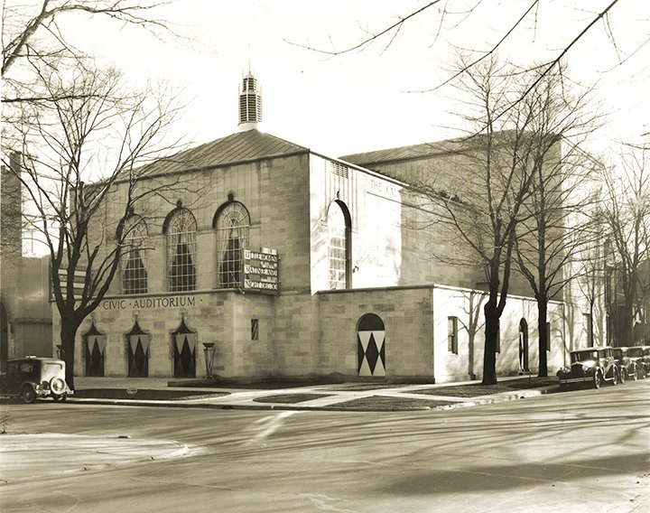 DwntwnKalamazoo's tweet photo. Did you know that only two downtown theatres from the 1900s still exist today?  @KazooCivic (built in 1931) and @kazoostate  (opened in 1927) still provide a wide variety of entertainment! Make sure to follow them to keep up to date on all their shows. https://t.co/WFLozkaWO6