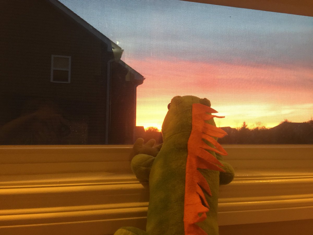 Katherine got to see a beautiful sunset!  ⁦<a href="/RidgeElemMentor/">Ridge Elementary</a>⁩ ⁦<a href="/OsobRidge/">Ridge One School One Book</a>⁩ #ridgerocks
