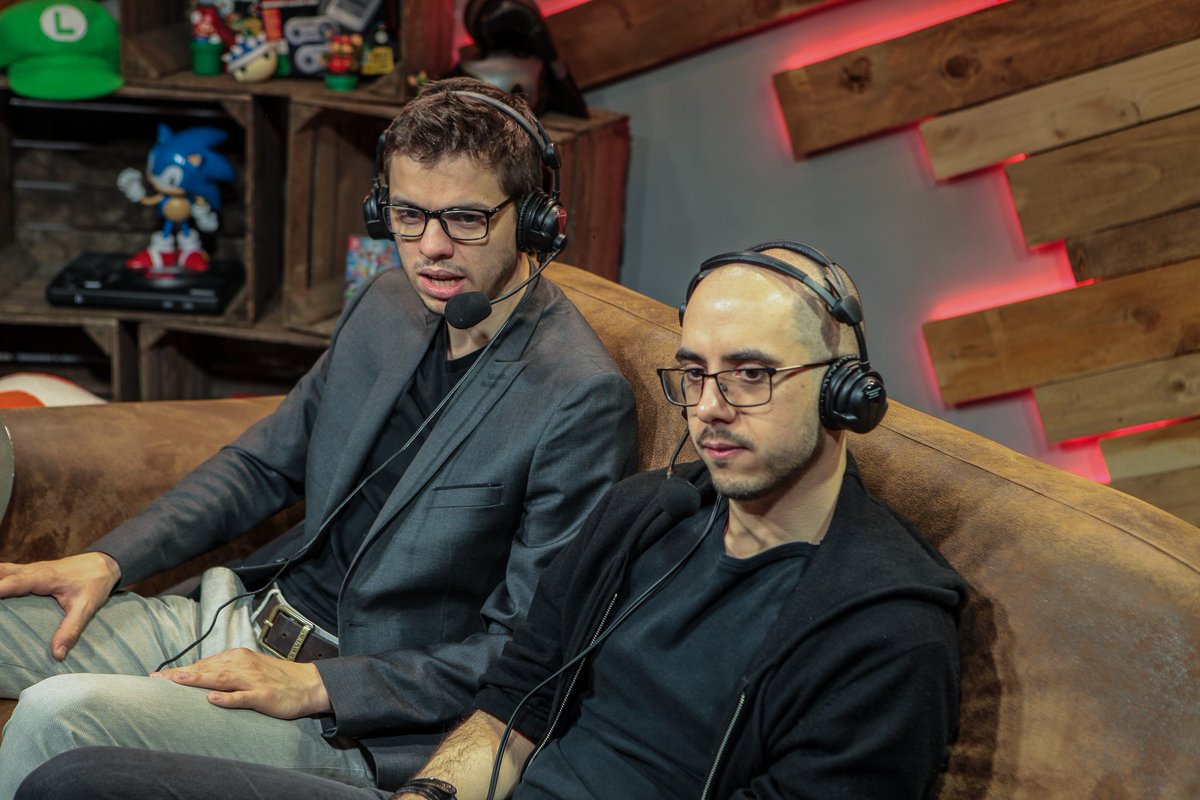 OGamingSmash's tweet photo. Nouvel arrivé au cast, @Blubolouis débarque sur le canap pour commenter le #PrimeSaga 😎
📺 https://t.co/FmsEtUX1hQ #OGSmash https://t.co/5vhGUkumDU