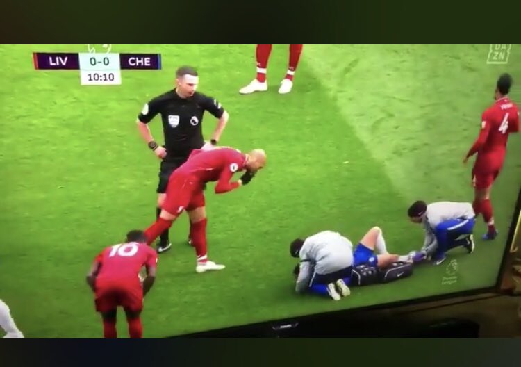 ChelsLad66's tweet photo. So why are Liverpool so disliked? Just a few reasons why inside just 90mins....!!! A Dive, a vile twat next to a injured player &amp; they threw a smoke bomb at us in the away end..!! Any media coverage? Not likely....!!! #chelsea #cfc https://t.co/KdYErUP5Dr