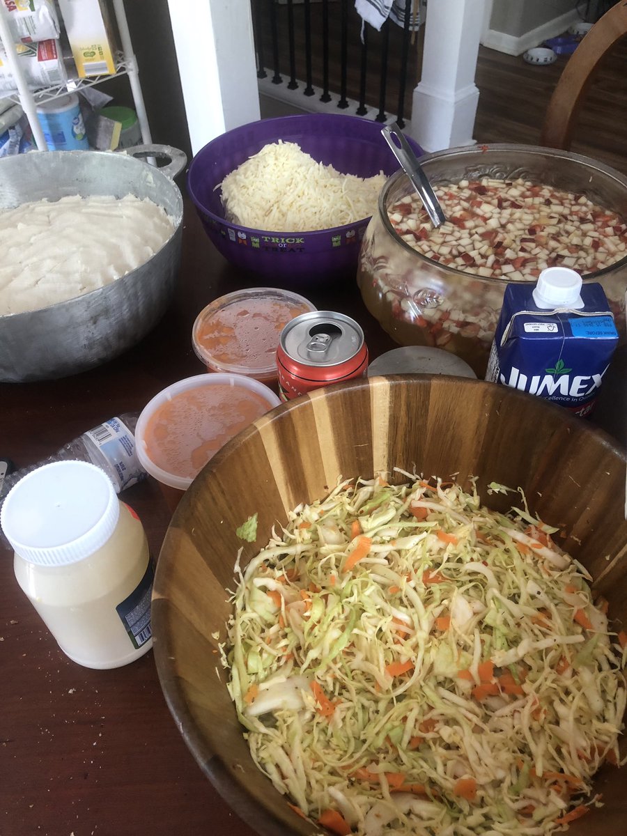 _leslyserrano15's tweet photo. Hey guys! My mom is starting to sell pupusas to get out of the construction business. They’re at $2 each and it all comes w curtido and salsa . I really do think they’re the best in town A retweet or spreading the word will help and we hope you get to try them! https://t.co/eaptIspr07