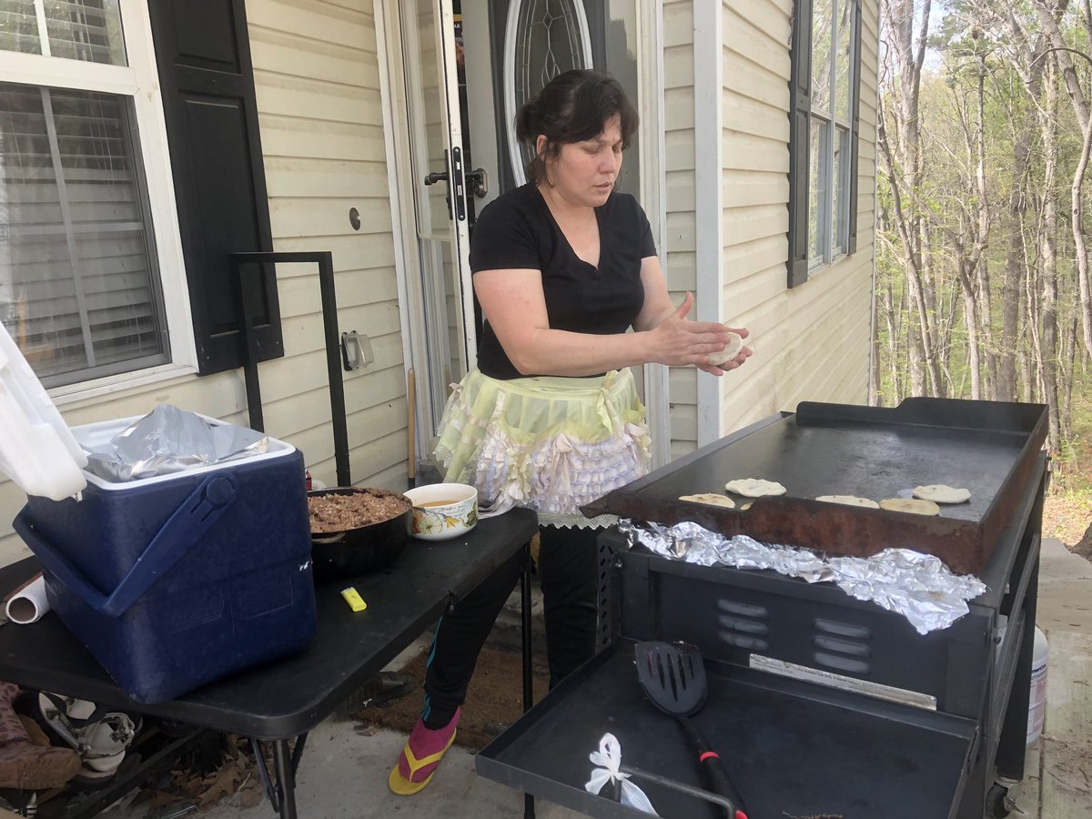 _leslyserrano15's tweet photo. Hey guys! My mom is starting to sell pupusas to get out of the construction business. They’re at $2 each and it all comes w curtido and salsa . I really do think they’re the best in town A retweet or spreading the word will help and we hope you get to try them! https://t.co/eaptIspr07