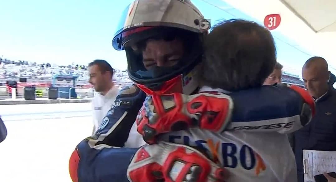 inostripiloti's tweet photo. 🔥♥️Alla tua grinta, alla tua voglia. A chi preferisce dei cazzo di soldi al talento. Alla tua battaglia. Far tornare il motociclismo ad essere una cosa bella,sana,giusta. Agli stronzi dell': "ormai sei vecchio".Le lacrime sotto il casco, il migliore degli italiani . Grazie Paso. https://t.co/2wLXBI6WrX