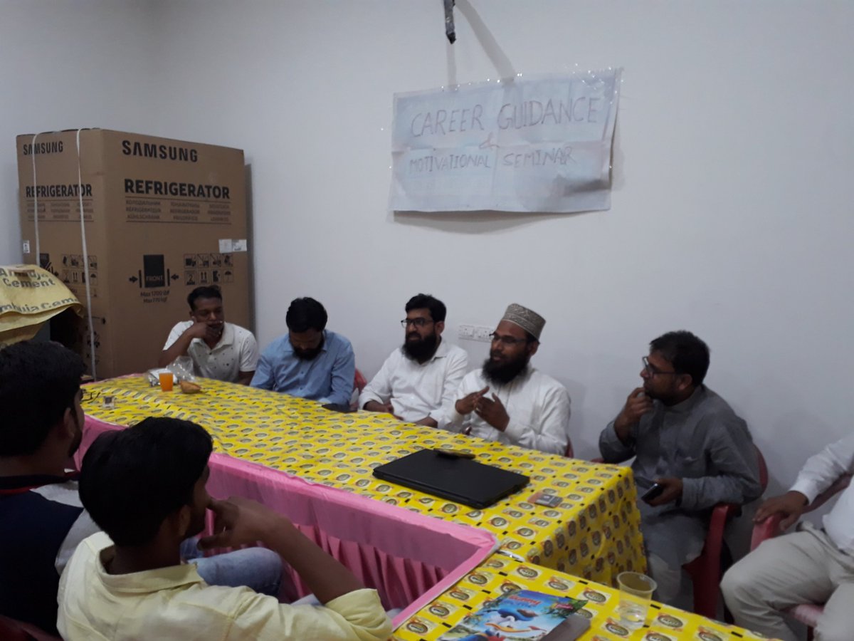 ijazul_hasan's tweet image. अल्हदुलिल्लाह,आज 14-अपैल-2019 को फाईक एन्क्लैब,बरेली में &quot;Career Guidance &amp;amp; Motivational seminar&quot; मुनाकिद किया गया,जिसमे डॉक्टरस,इन्जिनीयर्स और मास्टरस ने स्टूडेंट्स को सही मुस्तक़्बिल चुनने की सलाह दी
@isarsiddiqui1 @BBCHindi @mustafasdi @TahzeebChoudha2 @mustafasdi @qari_rizwan