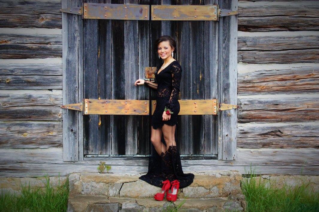 januarymd97's tweet photo. All these prom pics make me miss it. #seniorprom2016 😩♥️ https://t.co/XrNOil8X55