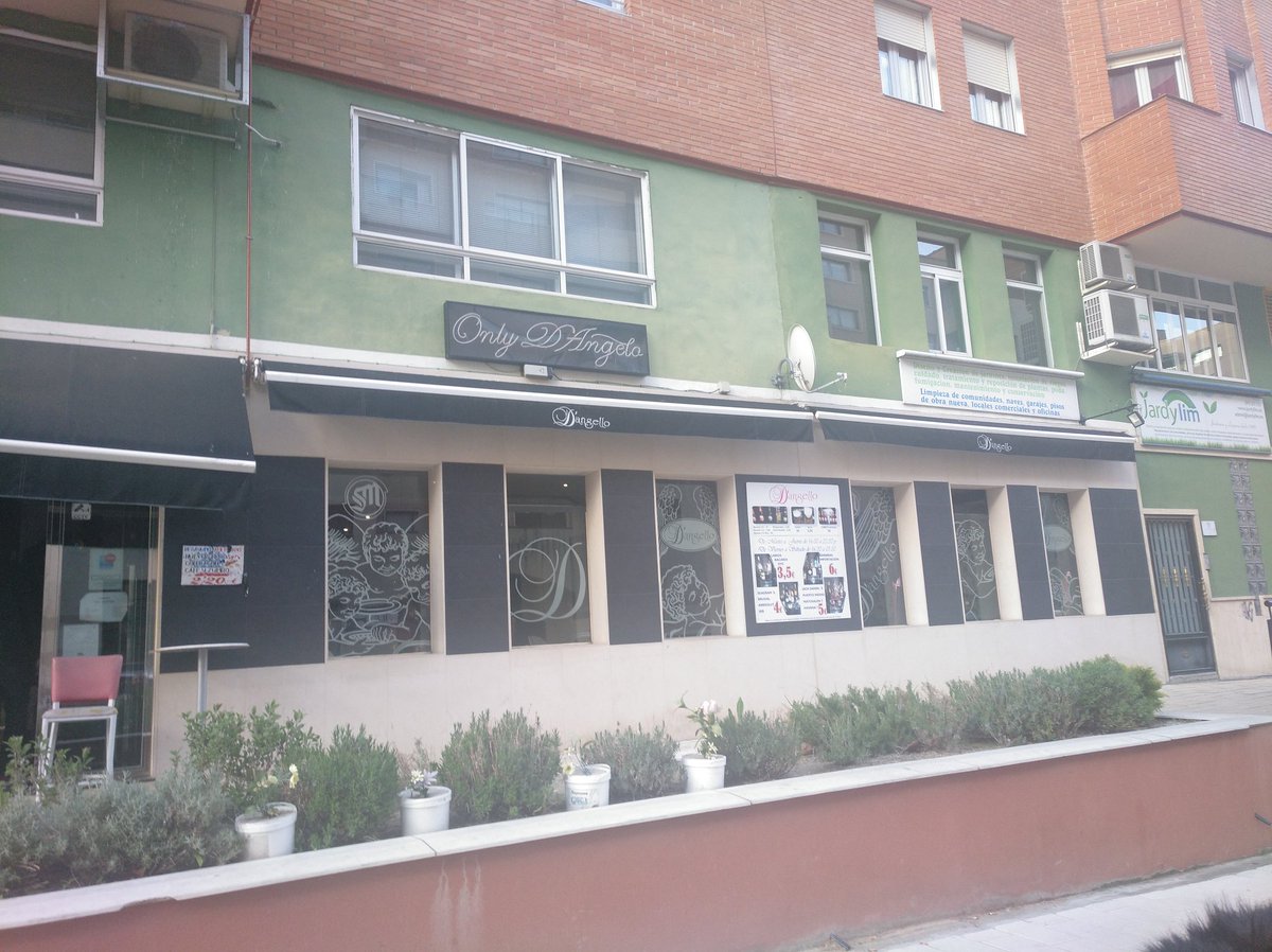 RoturaMotor's tweet image. #OnlyDAngelo referente en la noche de @ParquesolLibre 🍹🍾🥃

¿Para cuándo #Rubén presidente de la República Independiente?🤔