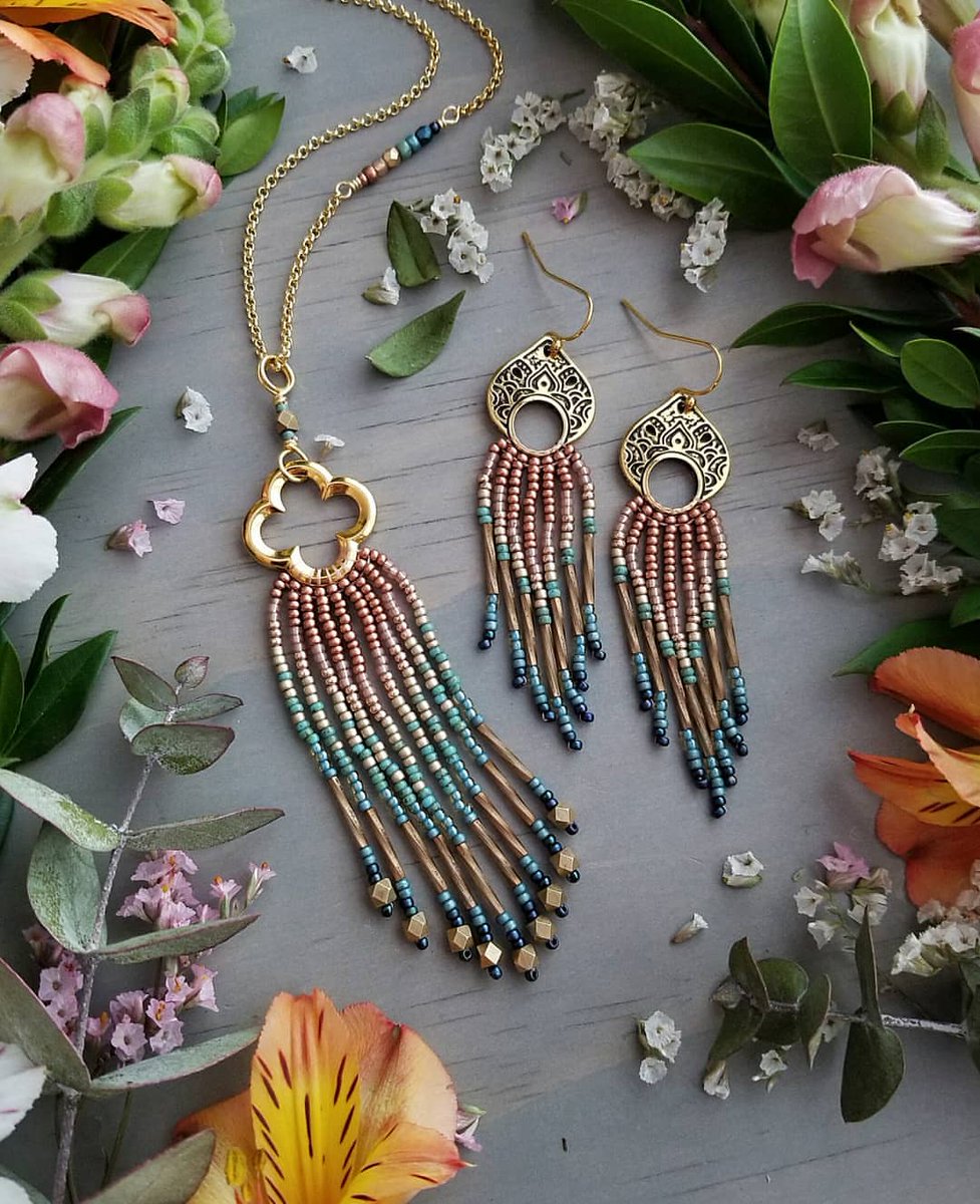 ABeadedLife's tweet photo. Repost from : @milehighbeads 
#beadedjewelryofinstagram#abeadedlife #bohojewelry #bohemianjewelry #bohochic#bohostyle #rusticjewelry #beadedjewelry #handmadejewelry #jewelrydesigner https://t.co/zPNTkD6zVE