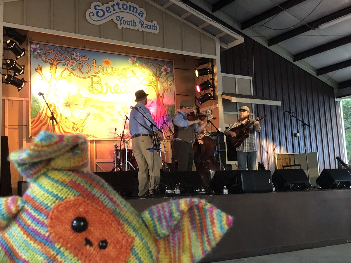 WonkyMonster's tweet photo. #AdventuresWithWonky I found my new favorite band!! @AppalachianRoad #StringBreak2019 #LiveMusic https://t.co/K1NC7tBqtK
