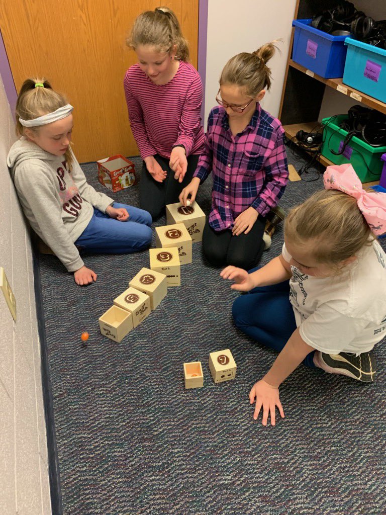 AdaFHPS's tweet photo. Our 4th graders had fun in our new STEM lab this week! Thank you @MsBennett4th for your hard work getting this new lab set up. Thank @FHPSFoundation for your generous grant that made our new lab a possibility! https://t.co/IwWk1uomjy