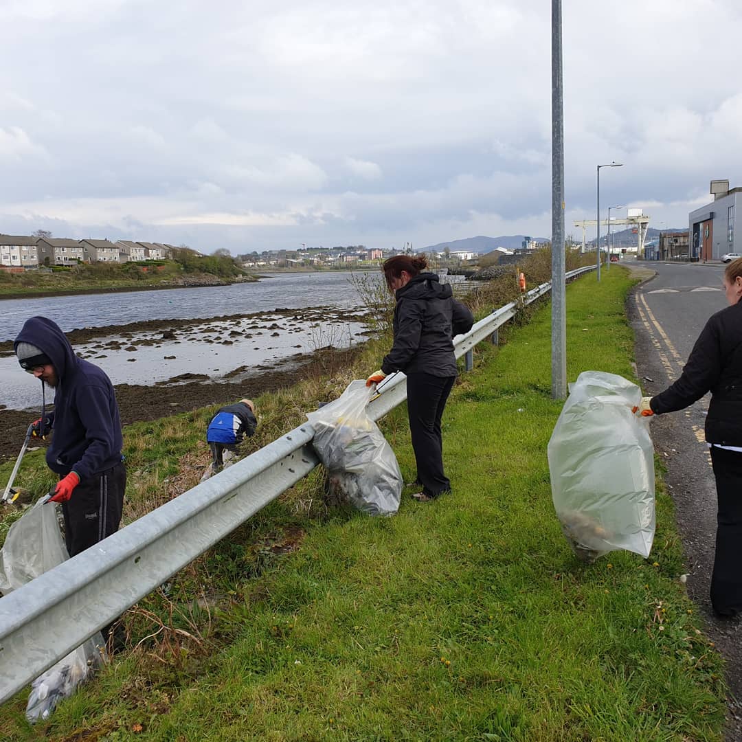 AidTheOcean's tweet photo. A big challenge today &amp; we got about half way done a massive well done to our 6 volunteers who came out to help us without ye we couldn't do all the work we are doing &amp; Greenstar Recycling for sponsoring this clean up, total of 330 lbs of rubbish,1 truck tyre and 100 lbs of metal https://t.co/QK7ffbkYdz