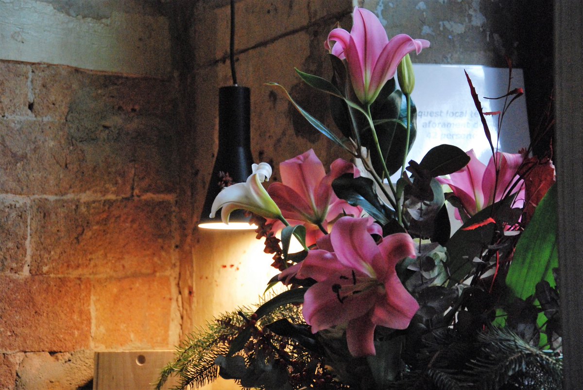 Pepa_Bar_a_Vins's tweet photo. Ens estem preparant pel que serà "El millor #SantJordi de les nostres vides" 😍 Estarem tot el dia Oberts. Sí, sí... tot el dia. De 12.00 a 23.00 hores! Amb #CuinaNonStop

Estem aquí 👉 https://t.co/I8dbvlH9is https://t.co/011dKisejl