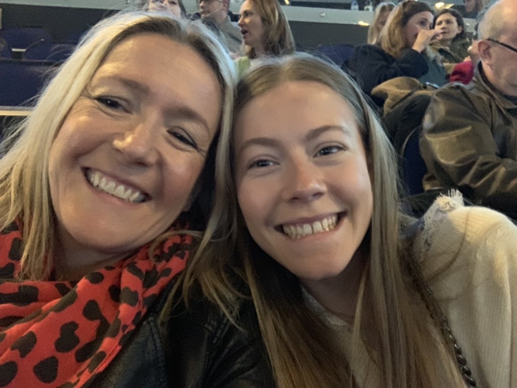 Excited waiting for <a href="/MichelleObama/">Michelle Obama</a> #Becoming #inspiration