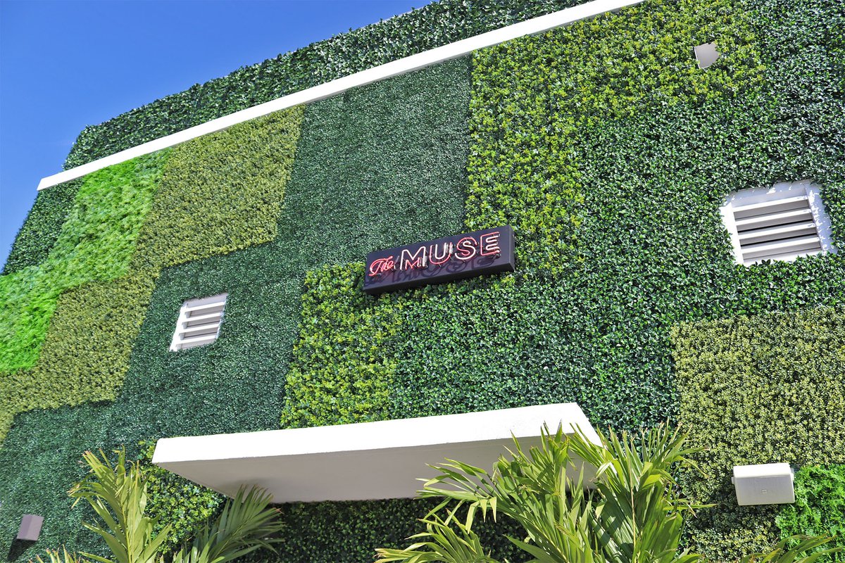 CircHotel's tweet photo. 80 degrees and blue skies ☀︎ #SundayFunday https://t.co/mH1cfKx6NJ