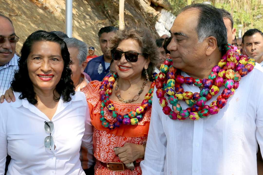 AbelinaLopezR's tweet photo. Rescatar los espacios públicos para restaurar el tejido social es un compromiso de todos, a razón de ello esta mañana se inauguró el paseo del pescador y la remodelación de playa manzanillo, con estas acciones se detonara dicha zona. En hora buena @Adela_Roman @HectorAstudillo https://t.co/2PMKUVqrmR