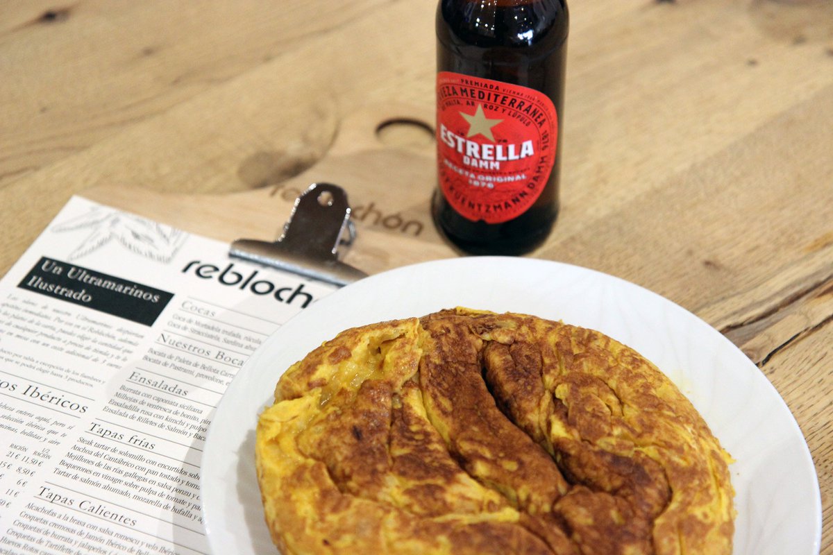 Esos platos que llevan la firma de la casa, la esencia de toda taberna. 

#ElReblochón #Montecarmelo #ClaraDelRey #Ultramarinosilustrado #TiendasGourmet