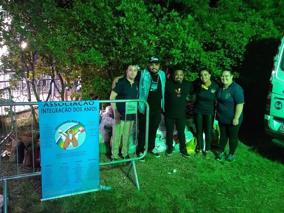 troopeventos's tweet photo. Mais uma oportunidade de ajudar o próximo aproveitada.

Para nós da Tropa Produções é imensa a satisfação de também estar incentivando e apoiando ONG’s que fazem o bem. No Samba da Tropa - #LEGADO, todo o alimento recolhido foi doado para Associação Integração dos Anjos . https://t.co/fvb65ljCxa