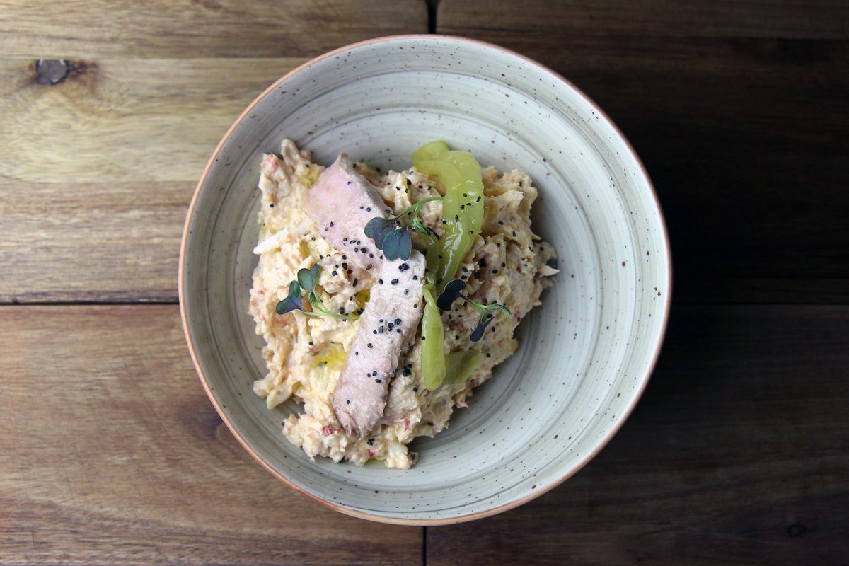 Cuando te sientas en nuestra terraza y pruebas nuestras tapas sabes que es tu momento.

#ElReblochón #Montecarmelo #ClaraDelRey #Ultramarinosilustrado