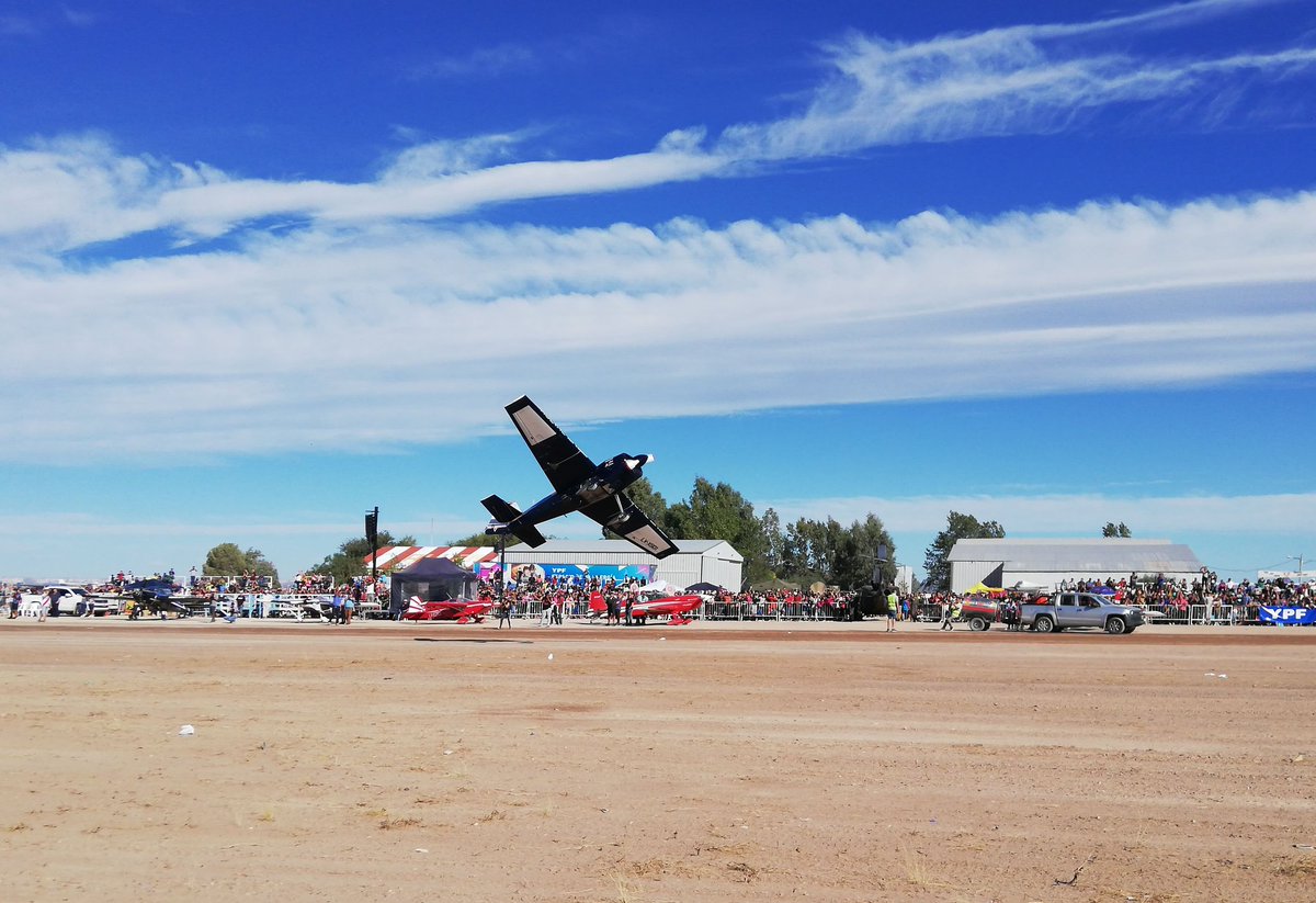 HANGARX's tweet photo. Dino Moliné de Teodolina, provincia de #SantaFe poniéndole pimienta al cielo de #AllenVuela2019 #ShowAereoAllen #FiestonAeronautico #avgeek https://t.co/RKRNBfhPu9
