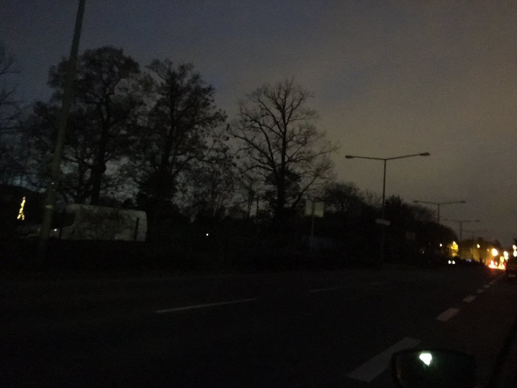 F16Fighter2018's tweet photo. @Stadt_FFM Wieso leuchten die Laternen an der Babenhäuser Landstraße nicht? :/ https://t.co/THjot0VvEU