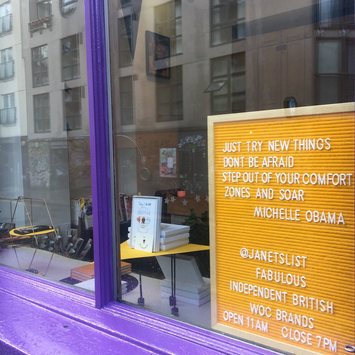 Janet_Oganah's tweet image. Our podcast #MakingMoneyMoves turned one last week ❤️
itunes.apple.com/gb/podcast/mak…

What better way to celebrate than to go to Aunty @MichelleObama talk at the O2.  I adored her book #Becoming and cannot wait to see her in person ❤️