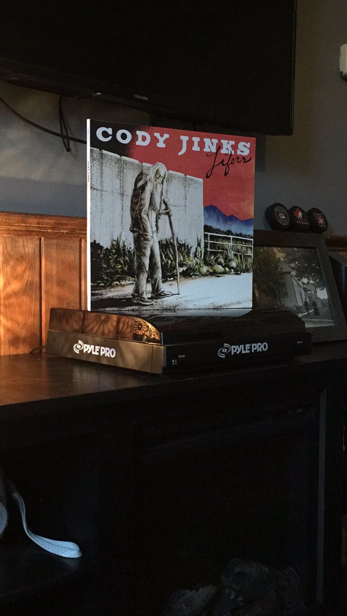 coreytuffnail's tweet image. Lazy, rainy Canadian Sunday with the love of my life @bcroxon, the dogs, and @CodyJinksMusic #lifers #codyjinks #mustbethewhiskey