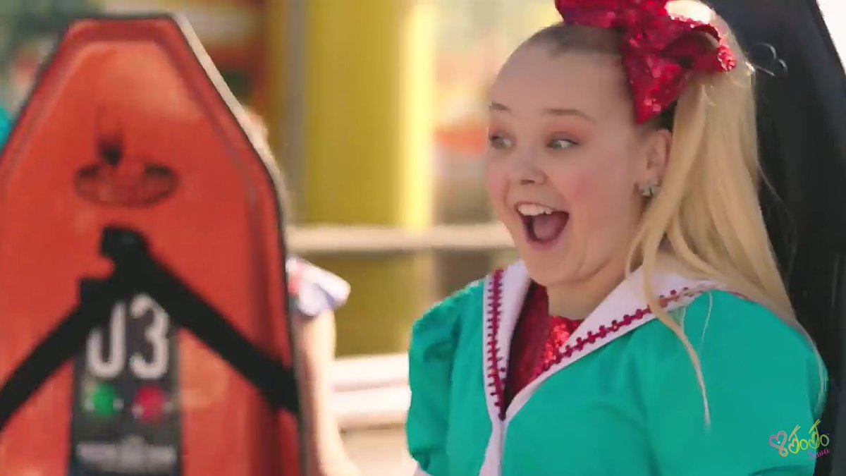 Maria36646407's tweet photo. Me: *seeing JoJo's new mv*
ILY @itsjojosiwa https://t.co/R5C5zUpSgt