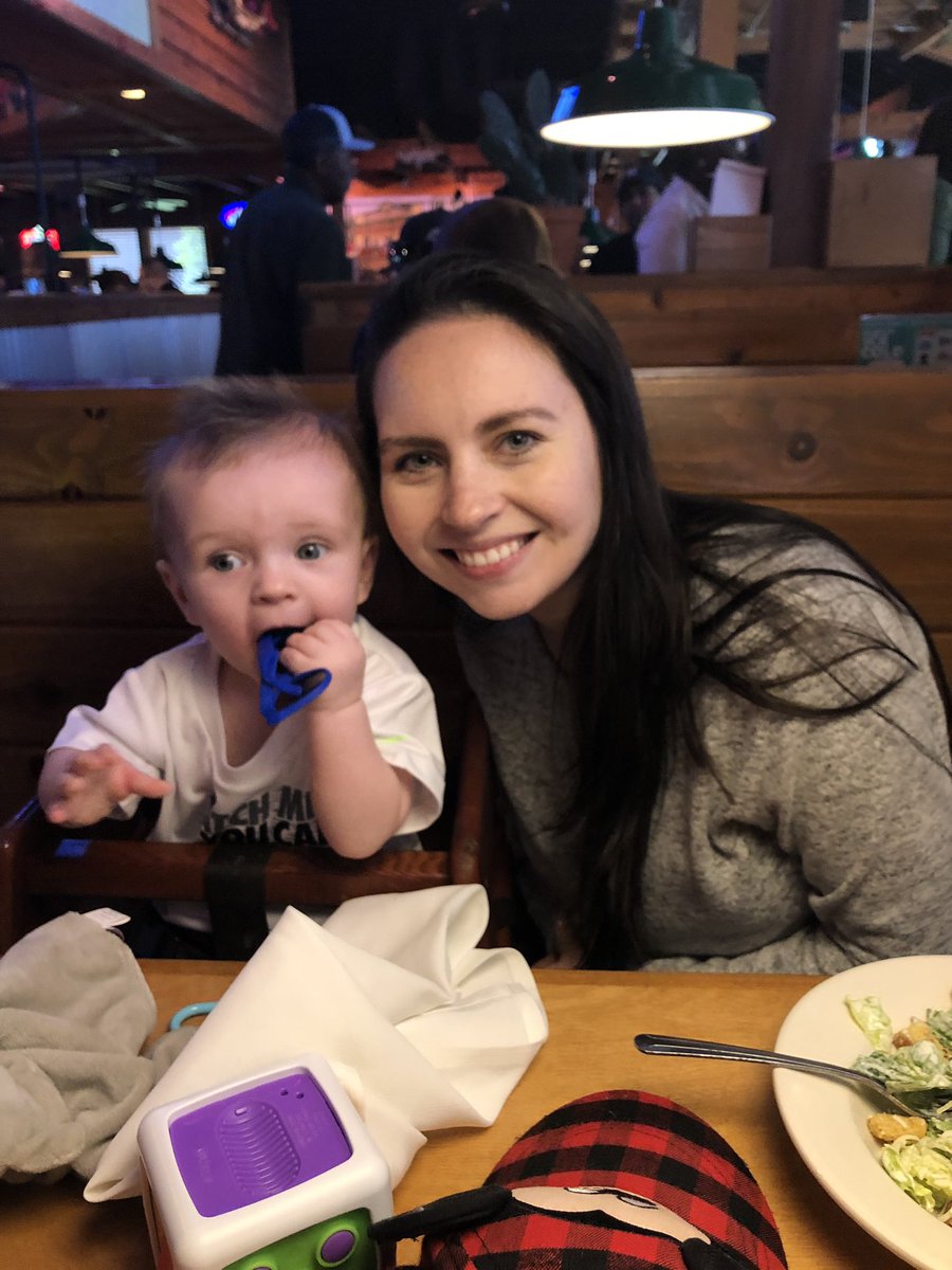 NJames2332's tweet image. Texas Roadhouse with my green eyed people 👪 #ThatBreadThough 😂 #FamilyTime