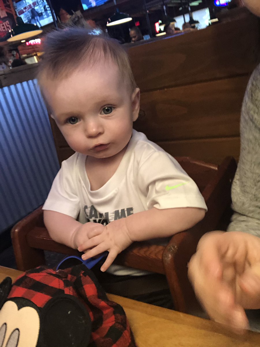 NJames2332's tweet image. Texas Roadhouse with my green eyed people 👪 #ThatBreadThough 😂 #FamilyTime