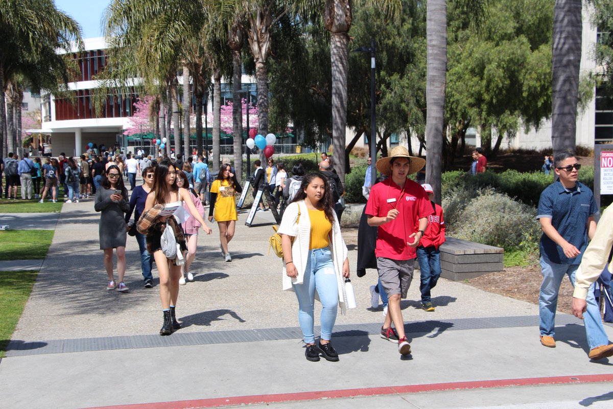LMUAdmission's tweet photo. Happy #LMUPreviewDay!
Over 1,400 admitted students are visiting the bluff today to get an inside look at the LMU experience, connect with current students and faculty and more!
#LMU #LMU23 #JesuitEducated π¦π https://t.co/bBTqpwoDfx