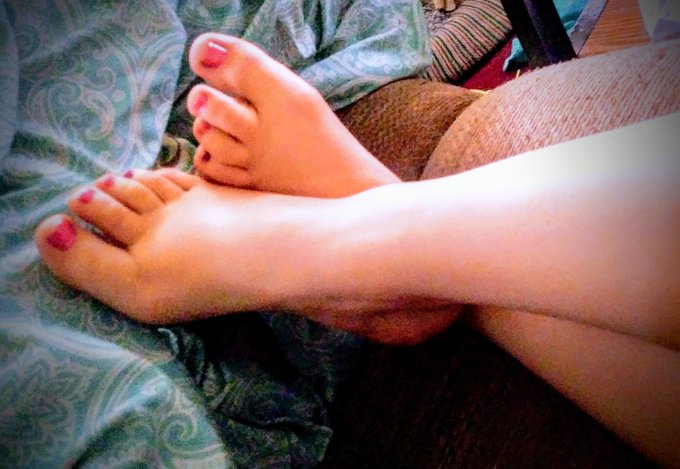 My pretty polished toes are too much to resist💝 #Pinktoes #Footfetish https://t.co/JUBW2WILRB<a href="/tag/pinktoes"class="tags">#Pinktoes</a><a href="/tag/footfetish"class="tags"><span>#footfetish</span></a>