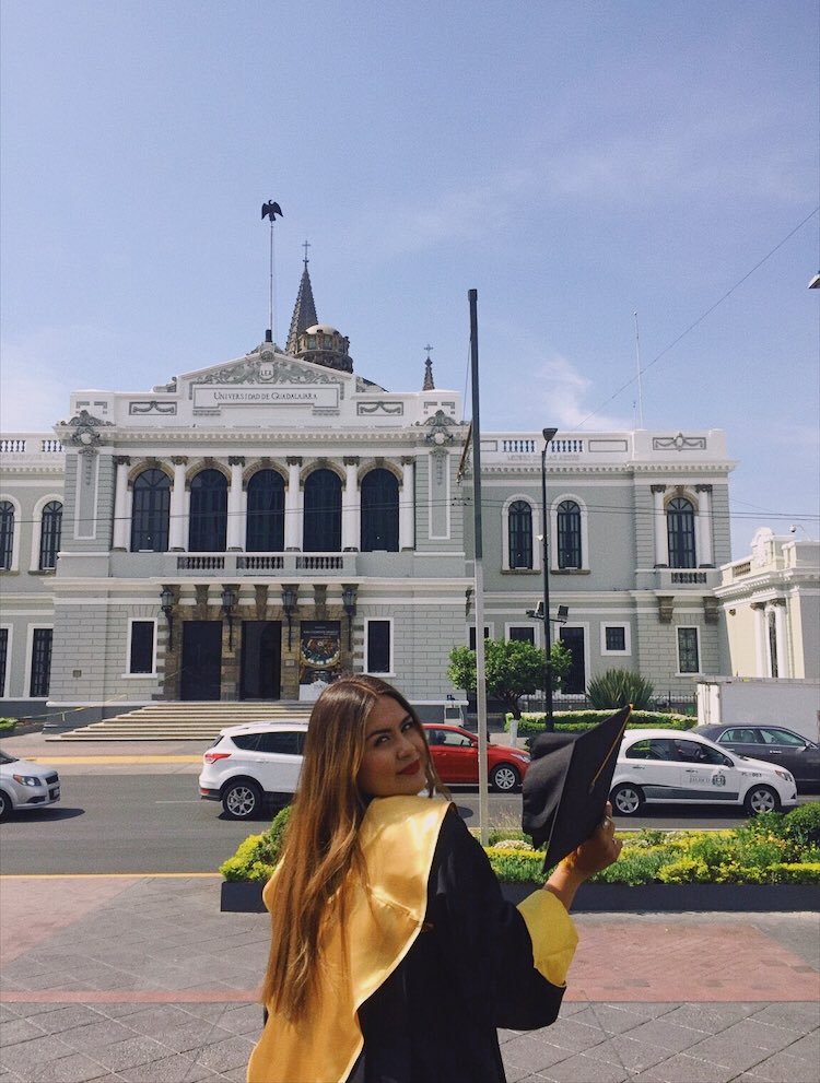 esquenosecuando's tweet photo. Que feliz!!!!🎓 https://t.co/84ZTUF69kg