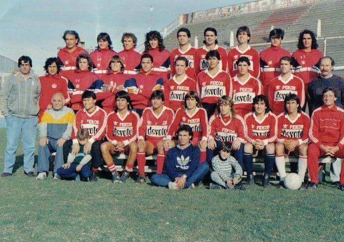 orgullomayor's tweet photo. #Fútbol #Efemérides
¡A 29 años de un auténtico "Sábado de Gloria"!

"Un día como hoy, pero de 1990, el Gallo ante una multitud en el "viejo" Francisco Urbano, se imponía 2 a 0 a Defensores de Belgrano, consagrándose campeón de la Primera "B" '89/'90..."

https://t.co/TSHFyTcz9E https://t.co/p2rzgYCALj