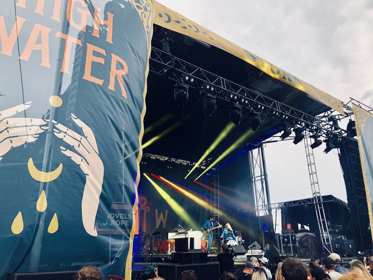 reluctantemmy's tweet photo. Love these people. Love this festival. @shovelsandrope & @highwaterfest yโall are my happy place #threeyearsrunning #cantwaitfor2020 #highwaterfest https://t.co/W4Xh7ui2os
