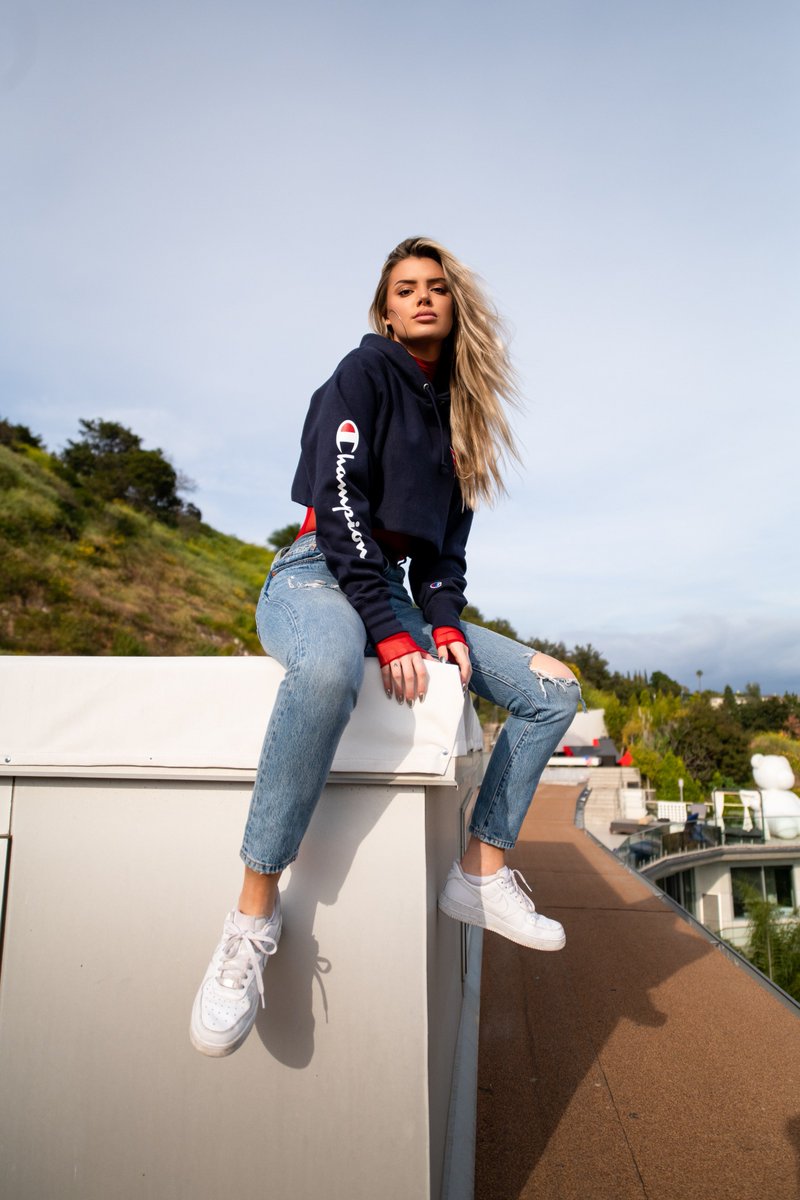If you got the Black or Red pieces, you got an exclusive
If you want the Navy or Grey, be ready on April 16th
F/Cropped girls hoodies will be available as they appear here too
http://fazeclan.com
http://fazeclan.com
http://fazeclan.com
