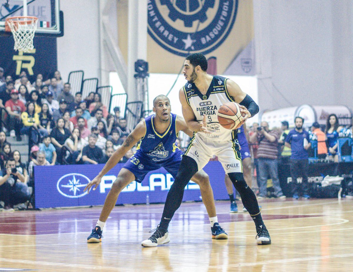 Fuerza_Regia's tweet photo. ¡ Imágenes de la primera mitad ! #FuerzaRegia @CapitanesCDMX @LNBPoficial #FinalesLNBP https://t.co/8fA2x3Ssa1