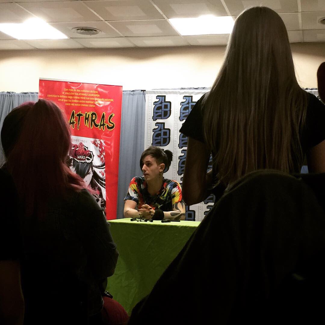 FandomKala's tweet photo. No serán las mejores tomas, pero ahí está y estuvo. Dándolo todo estos dos días de evento y quedándose hasta altas horas de la noche trabajando para nosotros, por nosotros y que podamos irnos con una sonrisa de punta a punta. 💕

@Lolweapon 

#lovewars #animemind #kalathras https://t.co/C365GwzFhN