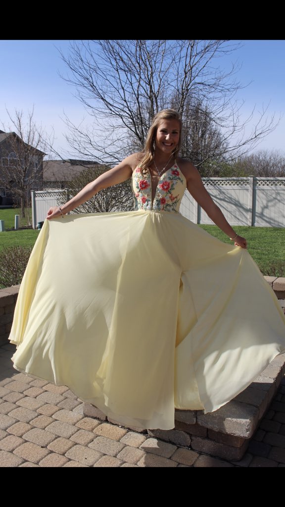abbyyjohnson22's tweet photo. hmmm this pose looks familiar... https://t.co/cWXeMVLA2F