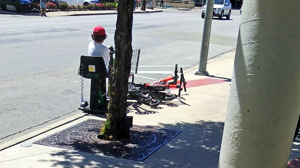 SxTroll's tweet photo. Kids these days! Who in Austin doesn't hate the electric scooters? Gotta Hit 'Em All! #DocklessMobility #JumpBikes #UberJump #ScooterHate https://t.co/tbQBnAeqgV