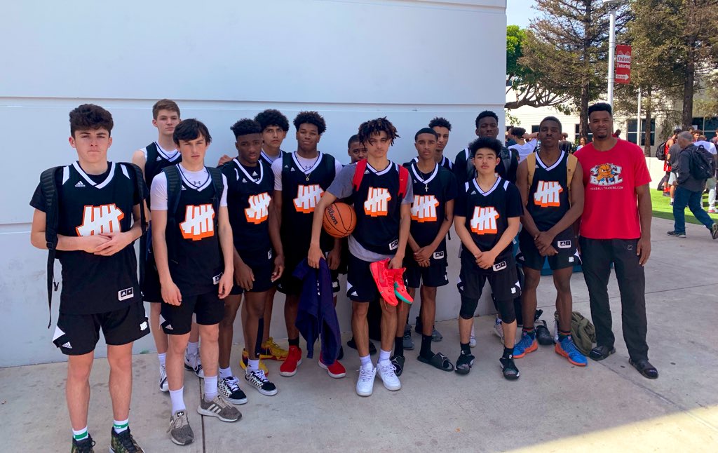 CoachChans's tweet photo. Great weekend for @YouBallUND @UNDEFEATEDinc 17u team finished the @GauntletSeries #SilverGauntlet at 4-1 with an 8 point loss to #SCA .
A ton of work to do but Proud of the effort this weekend!
#YouBall #BallisLife https://t.co/VQmbXNcRHn