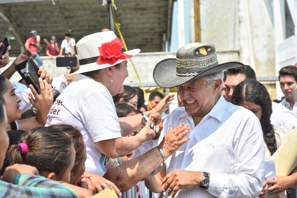 lopezobrador_'s tweet image. Ya me autorizaron los campechanos para decir: si quieres corrupción, ¡toma tu Champotón!