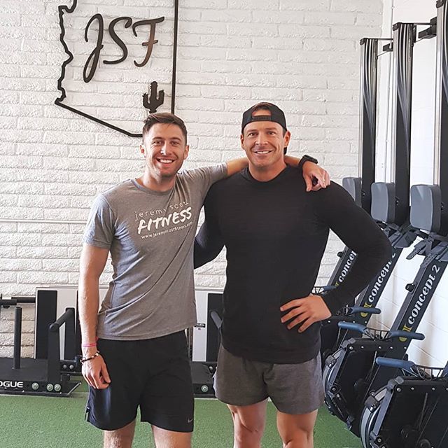 Samuel_John_R's tweet photo. Learning from @jeremyscottfitness has been such a great experience. We ran through heavy loading, volume and MetCon based workouts. For sure I'll be implementing this approach into my training when I return home. I'll be writing everything up through my … https://t.co/KSaE6KLu0i https://t.co/jmUVfgTlbW