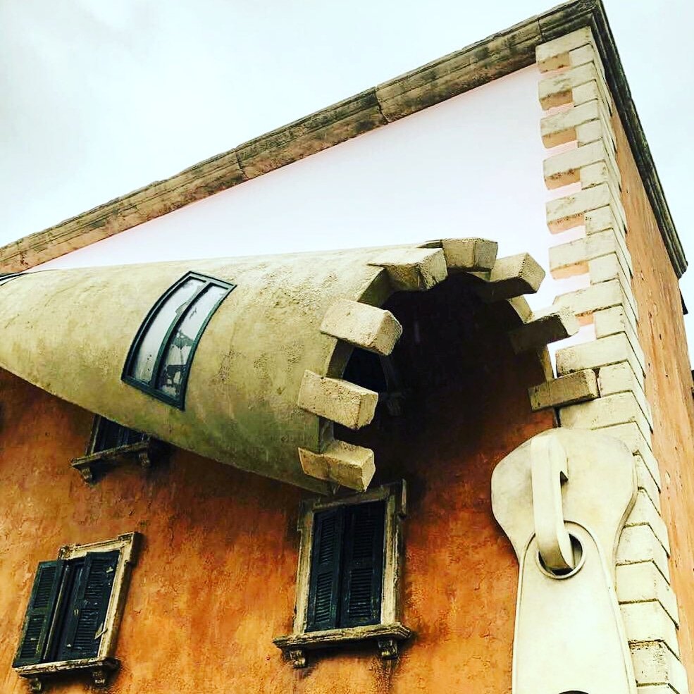 gotueke's tweet photo. Questa casa non è un albergo
Almeno non ancora 🙃
#tuekechangetherules

Design week see you on 2020 https://t.co/rXtOQHMutO