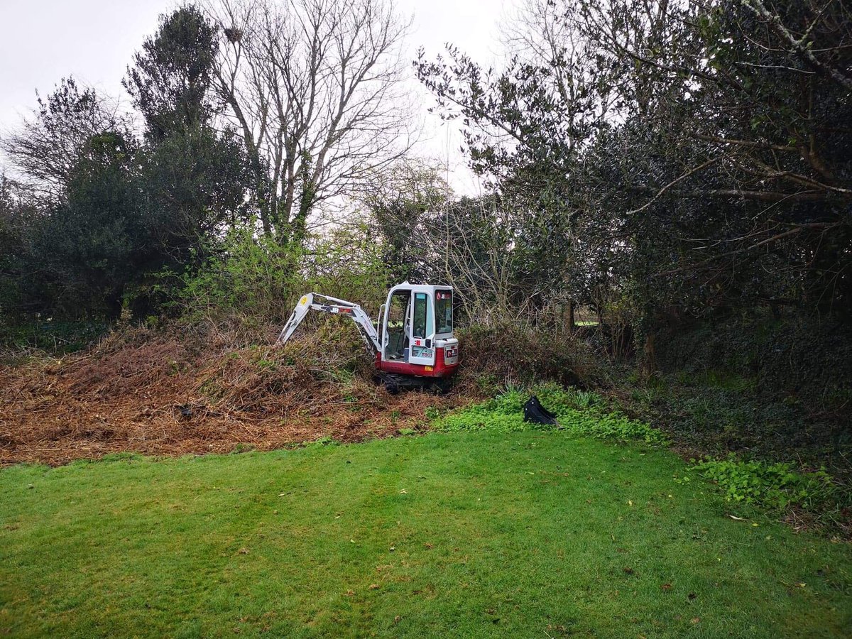 CnGroundworks's tweet photo. Hope everyone’s had a great weekend! We spent most of our week in Helston, levelling out and reclaiming a clients overgrown land. 
Here’s a few before and afters. Shout out to Jbplantsouthwest for supplying the digger 🤟
#cngroundworks #groundworks #helston #cornwall #landscaping https://t.co/Iq4Axptjy2