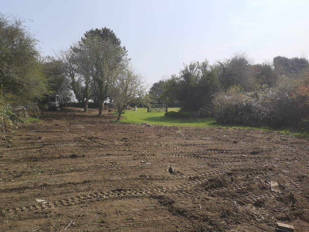 CnGroundworks's tweet photo. Hope everyone’s had a great weekend! We spent most of our week in Helston, levelling out and reclaiming a clients overgrown land. 
Here’s a few before and afters. Shout out to Jbplantsouthwest for supplying the digger 🤟
#cngroundworks #groundworks #helston #cornwall #landscaping https://t.co/Iq4Axptjy2