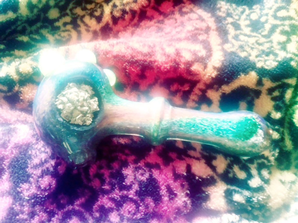 LongHaired_One's tweet photo. #SundaySmokeSesh #PineappleOG .. Psychedelic spoon, sunshine & my day is made ๐โ๏ธ๐๐จ https://t.co/QEpxXdHfPk