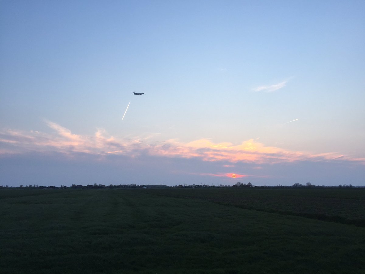 ericbrinkel's tweet photo. #Emirates #A380 over the Dutch polder https://t.co/J7ApUU2Iig