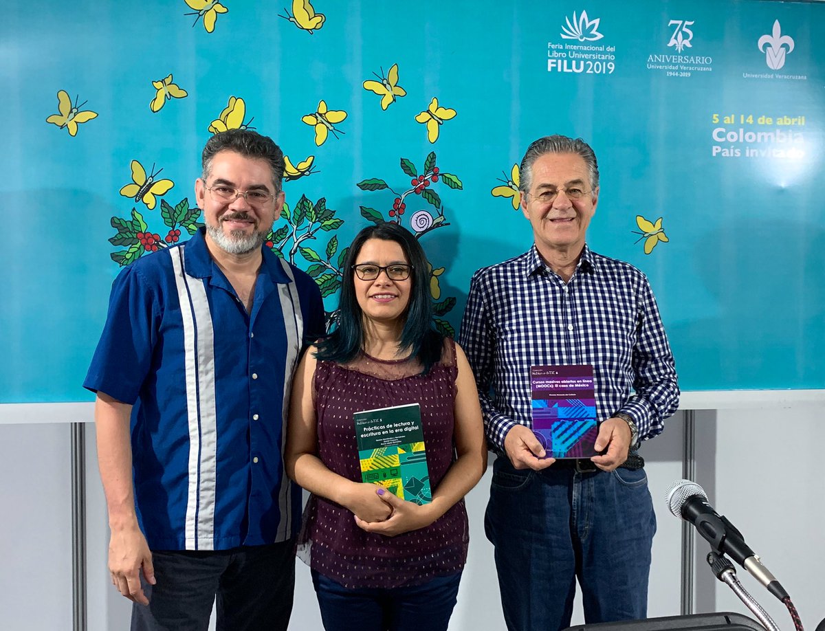 Profesores del <a href="/CIIES_UV/">CIIES UV</a> presentaron hoy en la <a href="/FILU_UV/">FILU UV</a> los volúmenes 5 y 6 de la serie <a href="/HablamedeTIC/">Háblame de TIC</a>