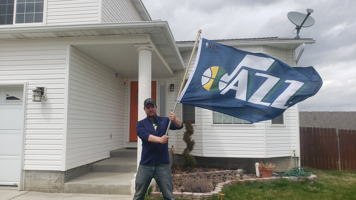 osswan's tweet image. I love my boys!  I love them!  Win or lose I ride till we die!  I&apos;m ready.  They are ready. The rockets don&apos;t want us and we don&apos;t want them but to be the best you have to beat the best. Warriors or Rockets it is indifferent. Let&apos;s go! #TakeNote #teamiseverything