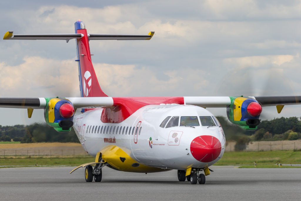 Viviro's tweet photo. Hurra! Dansk flyselskab fejrer 30 år - https://t.co/EZ1a95i474 https://t.co/zpqQkfQ8fA